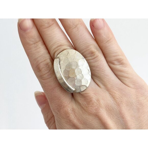 Modernist Hammered Sterling Silver Vintage Oval Shaped Minimalist Ring - sz 5.75 - Picture 8 of 10